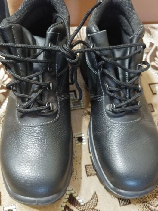Продам рабочие ботинки