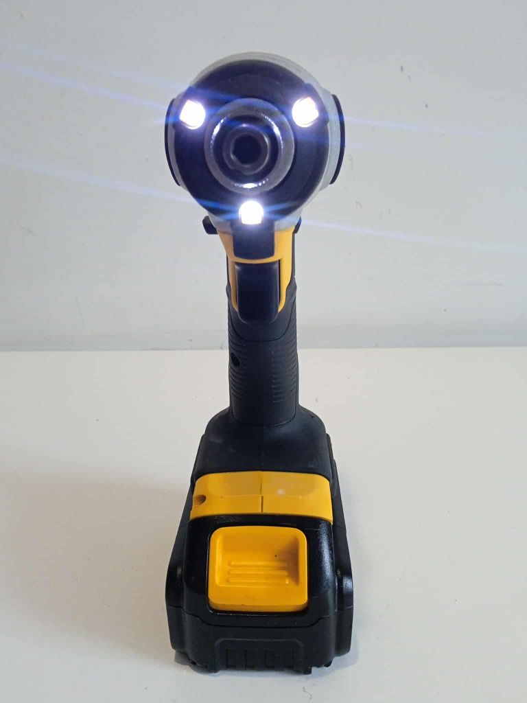 Zakrętarka udarowa DeWalt DCF885 Rok 2024 + bateria 4Ah
Stan bardzo do