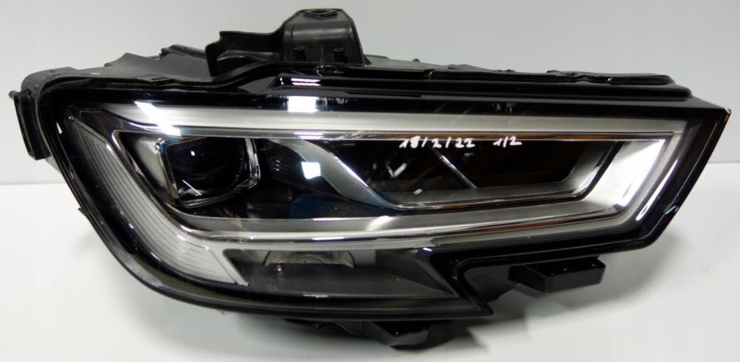 Фари Audi A3 V8 LED 8V0941773C 8V0941774C