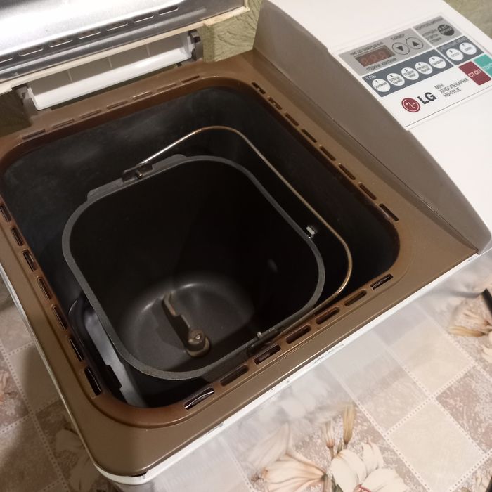 Хлібопічка LG HB-151 JE