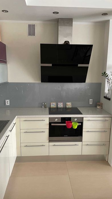 Kuchnia na wymiar L, krem/śliwka, BLUM, blat 38 mm –  rezerwacja