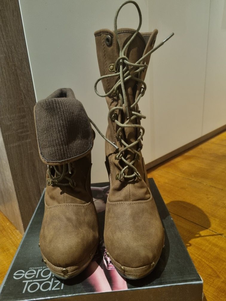 Botas castanhas versáteis