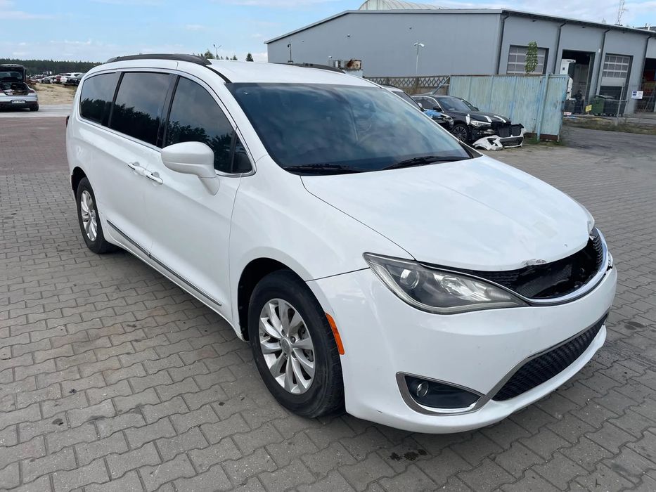 Chrysler Pacifica 2017 Chrysler Pacifica 3.6L - w Polsce po opłatach i akcyzie