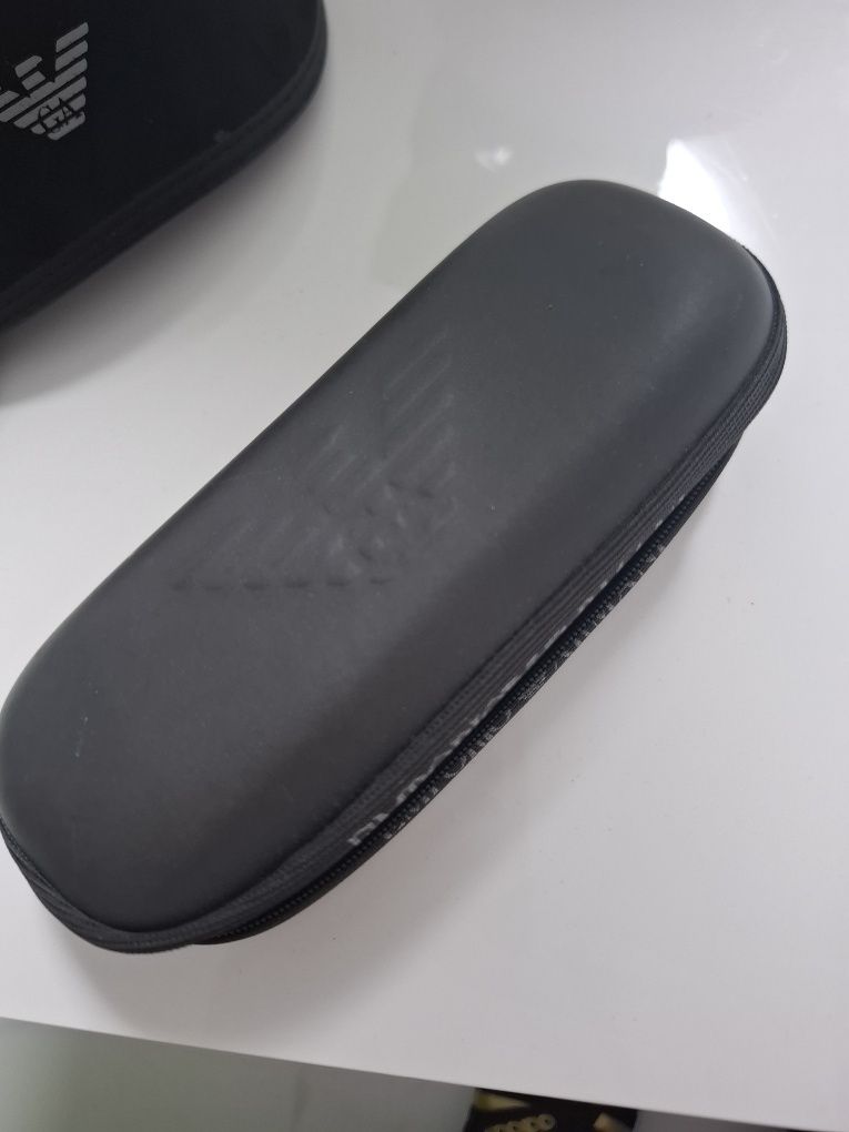 Uniwersalne etui Emporio Armani szare stalowe pokrowiec na okulary
