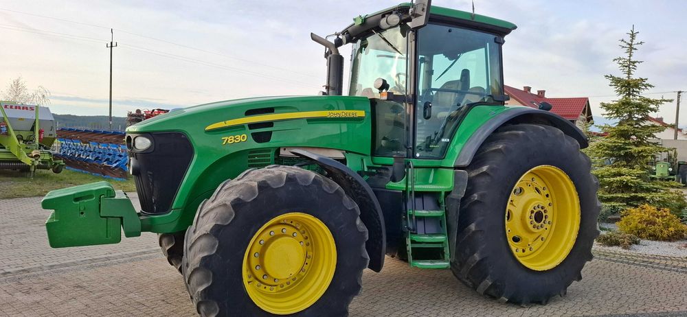 Ciągnik John Deere 7830
