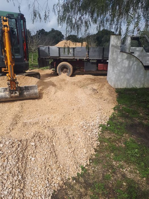 Mini giratória e carrinhas basculantes com manobrador