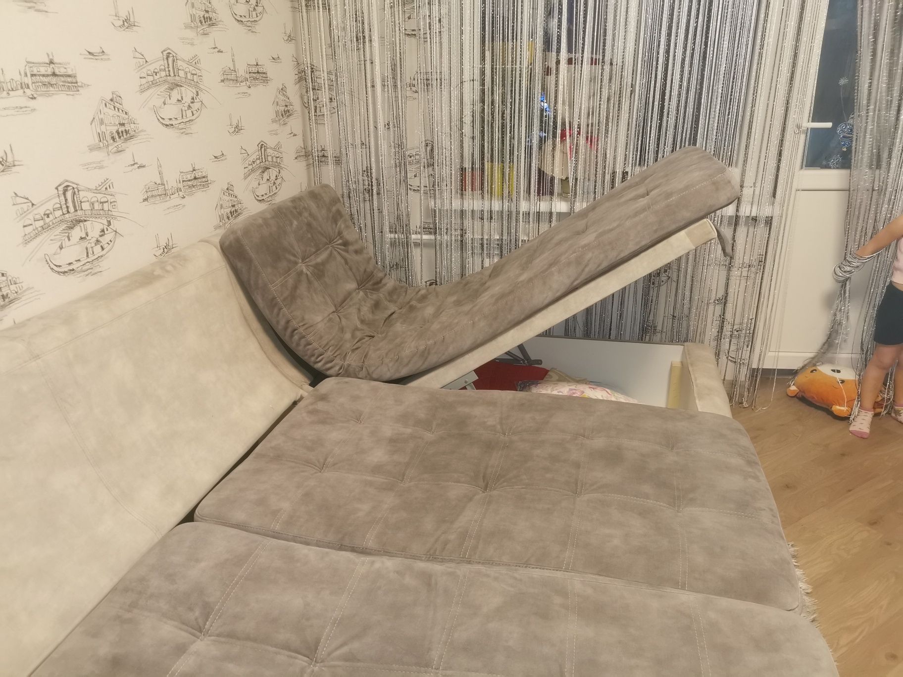 Продам диван. Вараш.