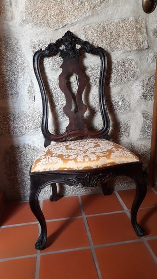 Par de Cadeiras D.José séc XVIII em pau santo