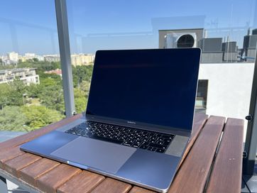 MacBook Pro 2019, 15 cali (16 GB RAM / 256 GB SSD)