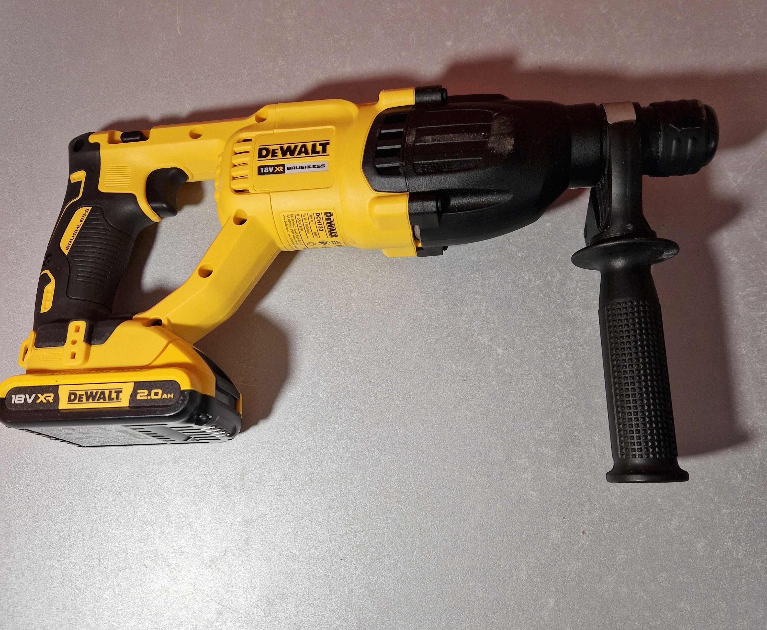 Młotowiertarka DEWALT DCH133M1