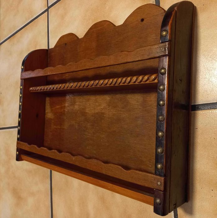 Estante em madeira para pendurar