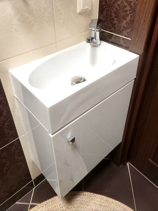 Підвісна  тумба з умивальником +дзеркало