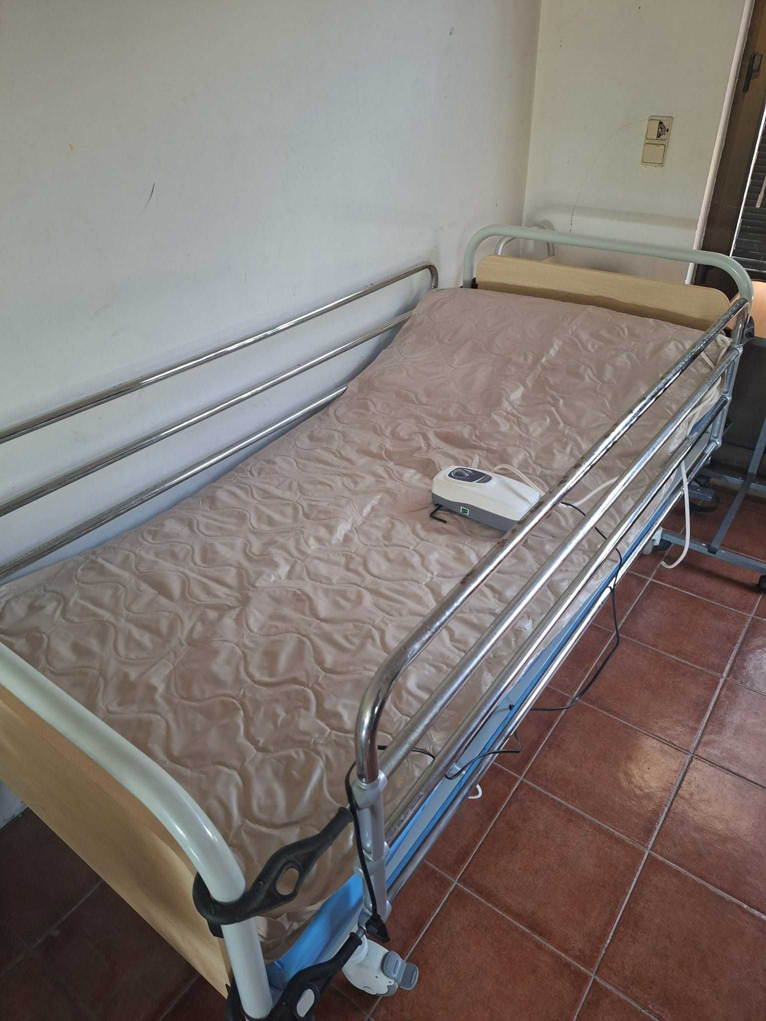 Cama articulada elétrica com colchão antiescaras