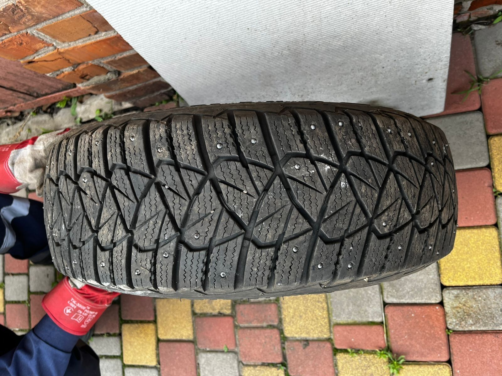 Продам комплект зимових шин Good Year 195 65 R15