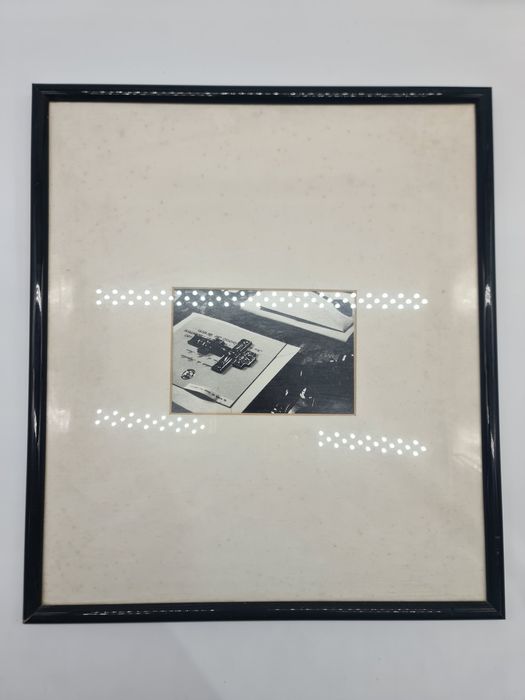 Moldura para fotografia em madeira metal e vidro