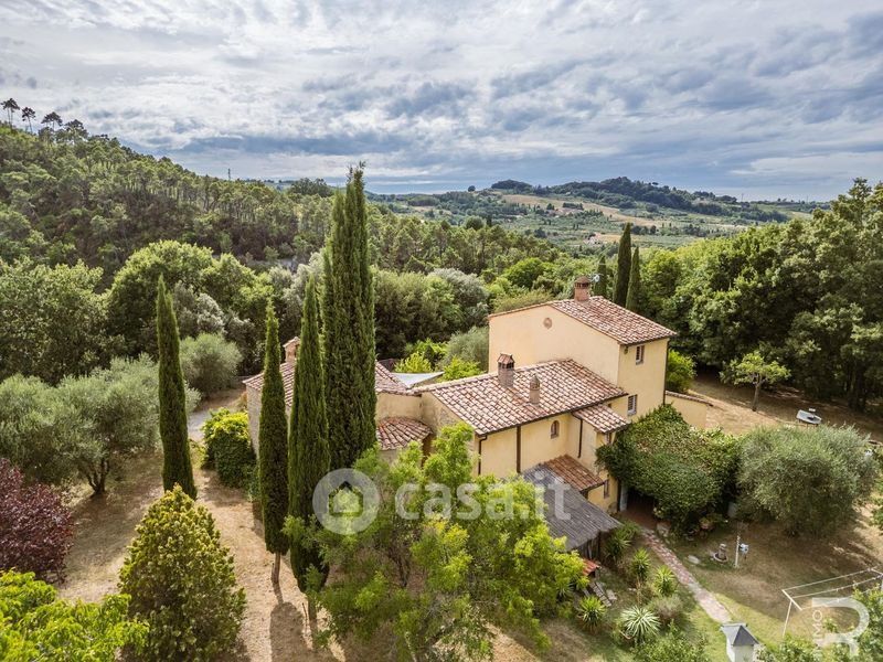 Sprzedam Dom z basenem i 2 h ogrodu we Włoszech. Prowizji Pisa.