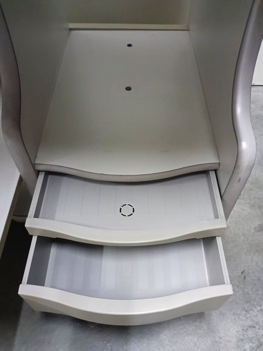 Secretaria multifuncional em madeira lacada branco.
Medidas: 96/80/50c