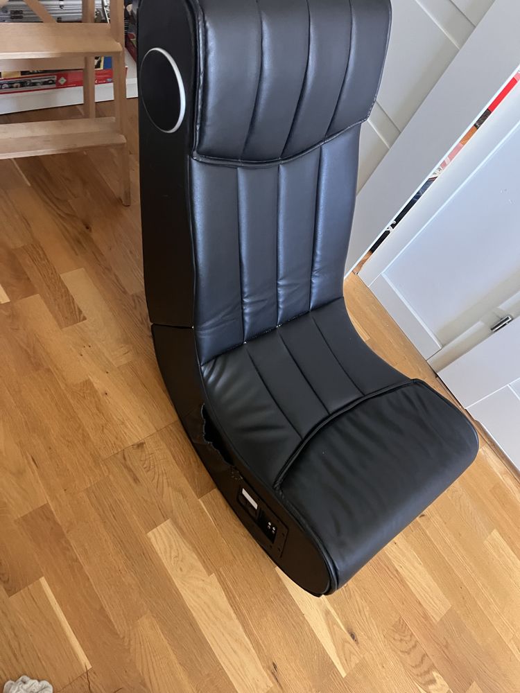 Fotel bujany Gamingowy z glosnikami.