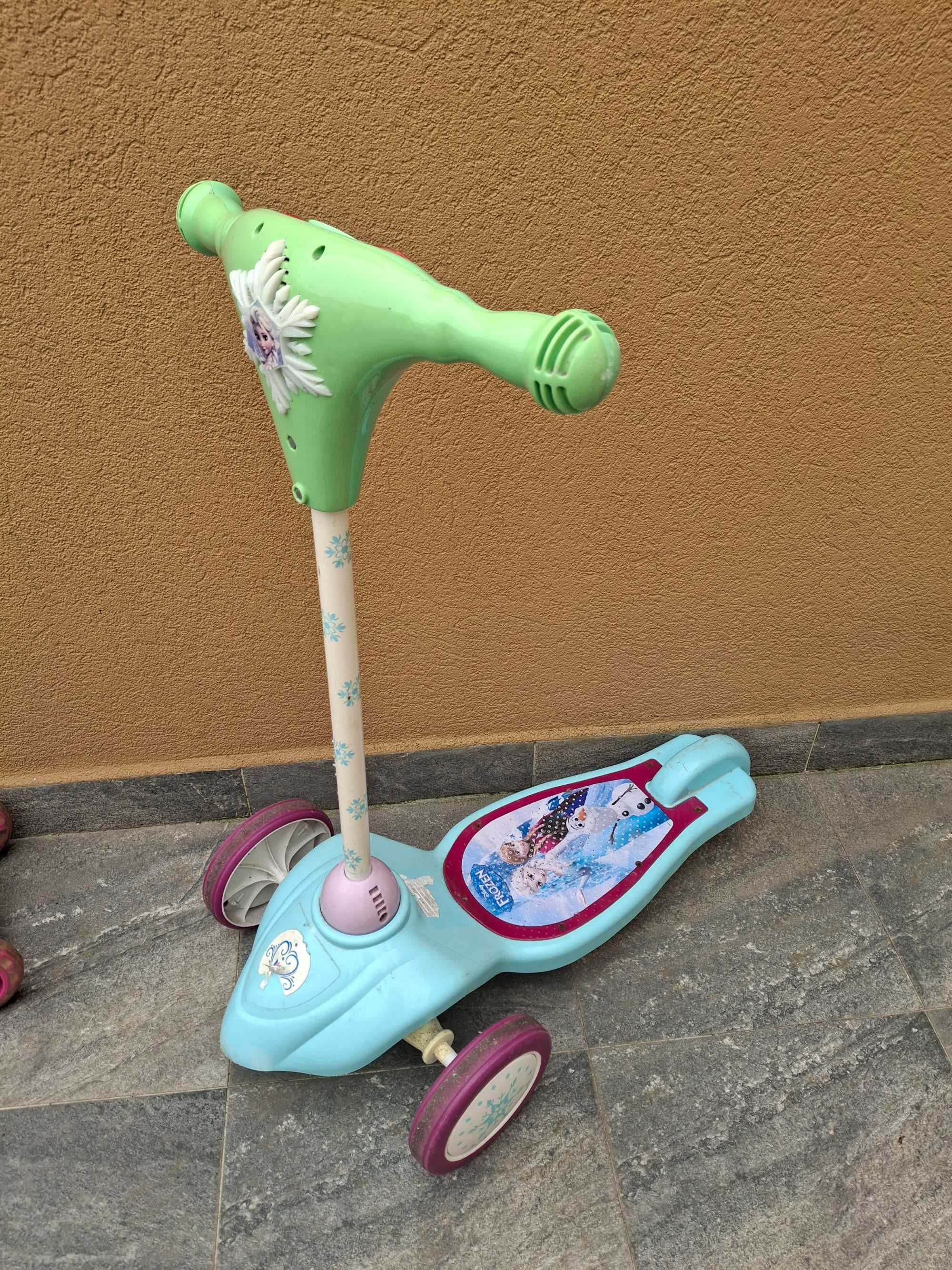Trotinete menina
