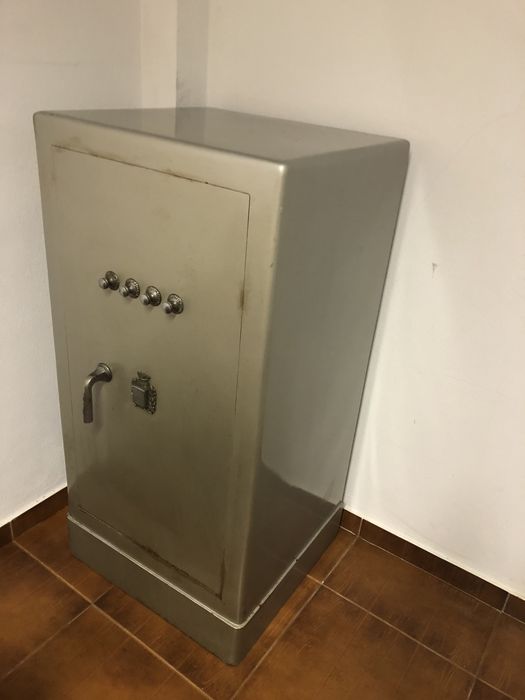Cofre forte em bom estado