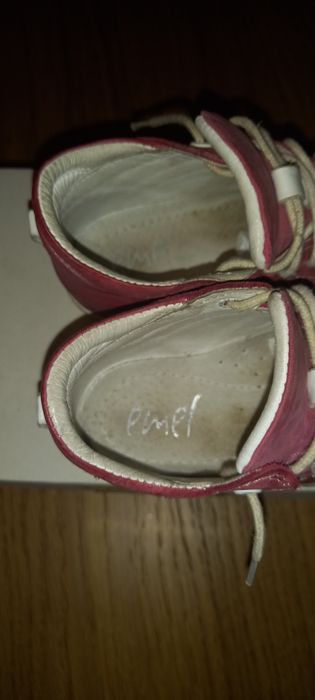 Adidaski Emel r.22