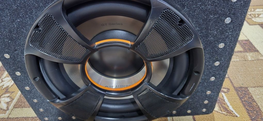 Subwoofer blaupunkt GT serie 250w.