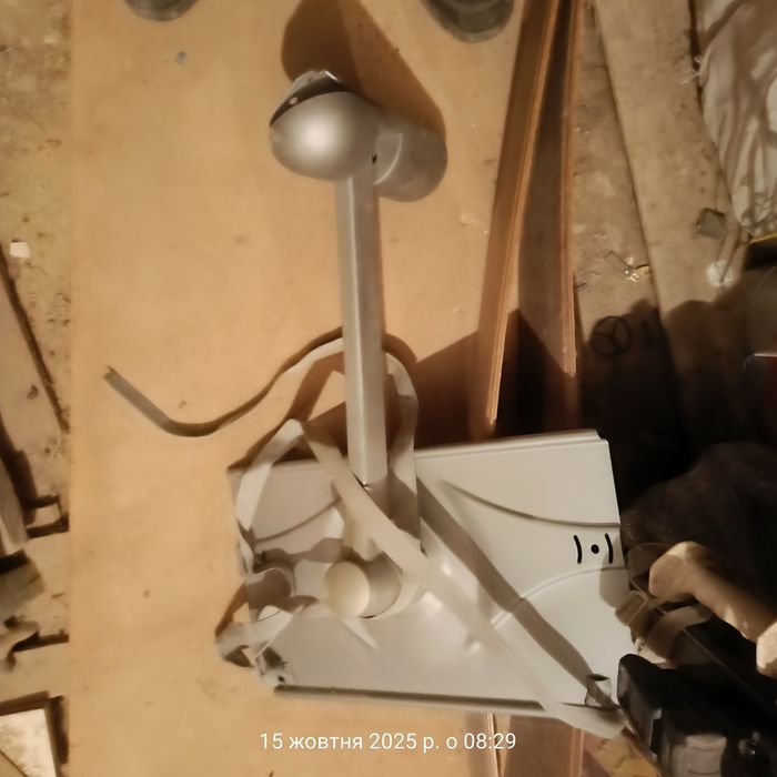 Кронштейн для кріплення телевізора