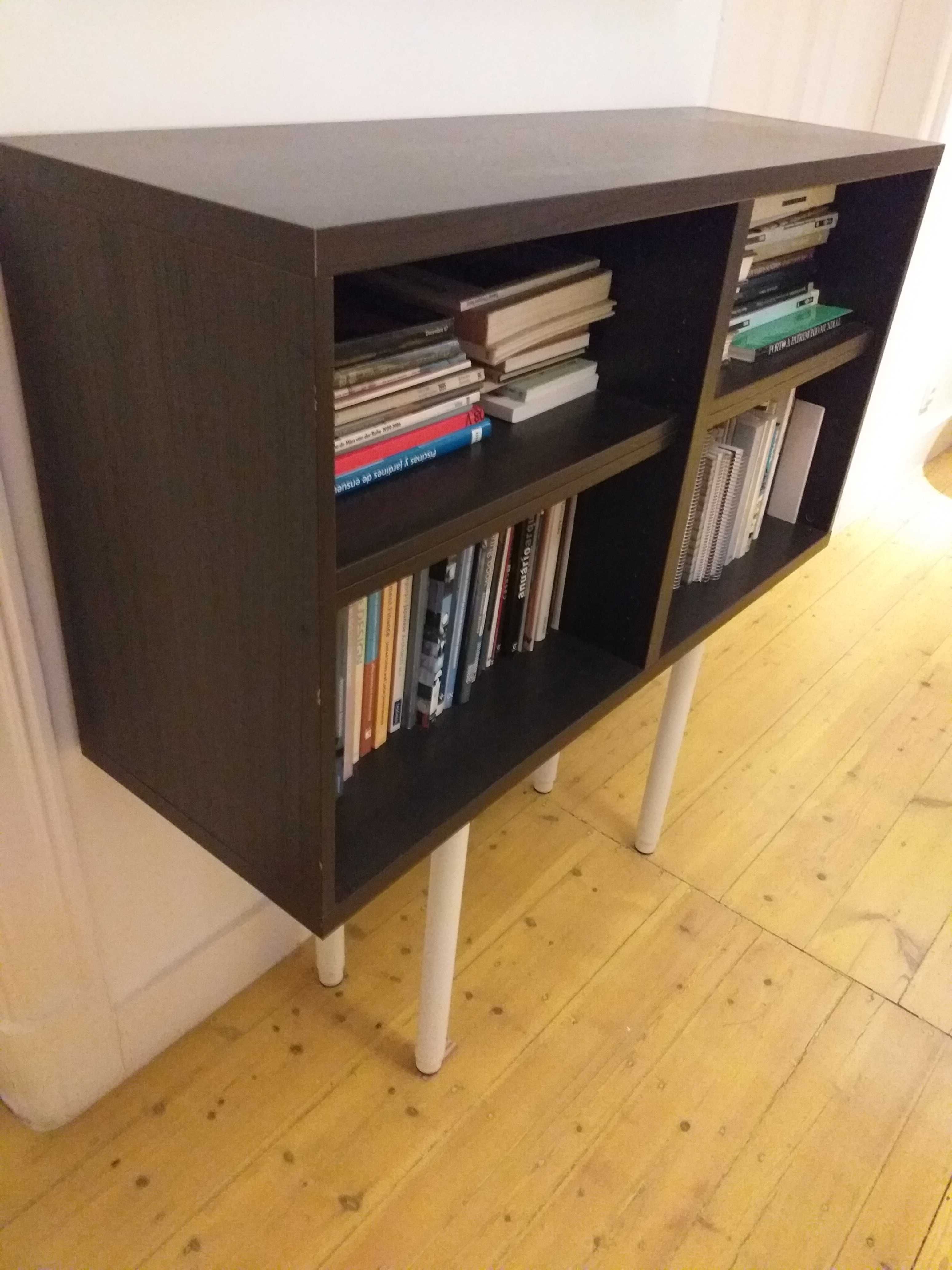 Móvel design - estante cor preta - biblioteca, átrio ou outros usos.