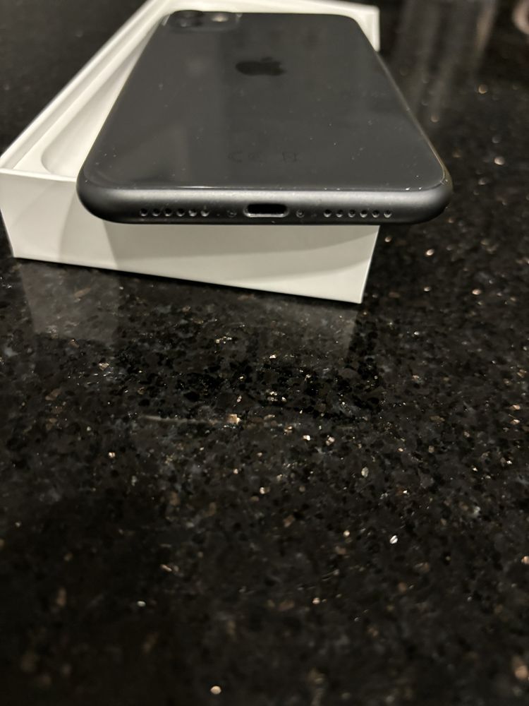 Sprzedam APPLE iPhone 11 64GB Black