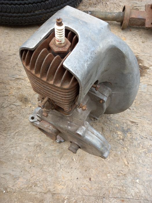 Stary silnik Fichtel & Sachs zabytkowy spalinowy