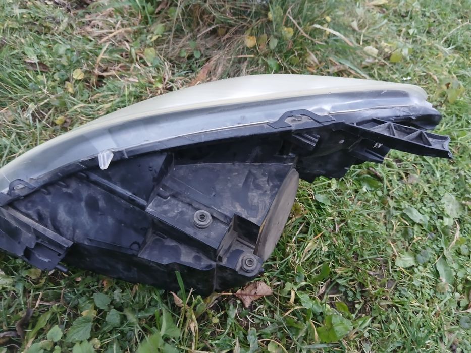 Адаптивна фара на Опель зафіра В 2008р