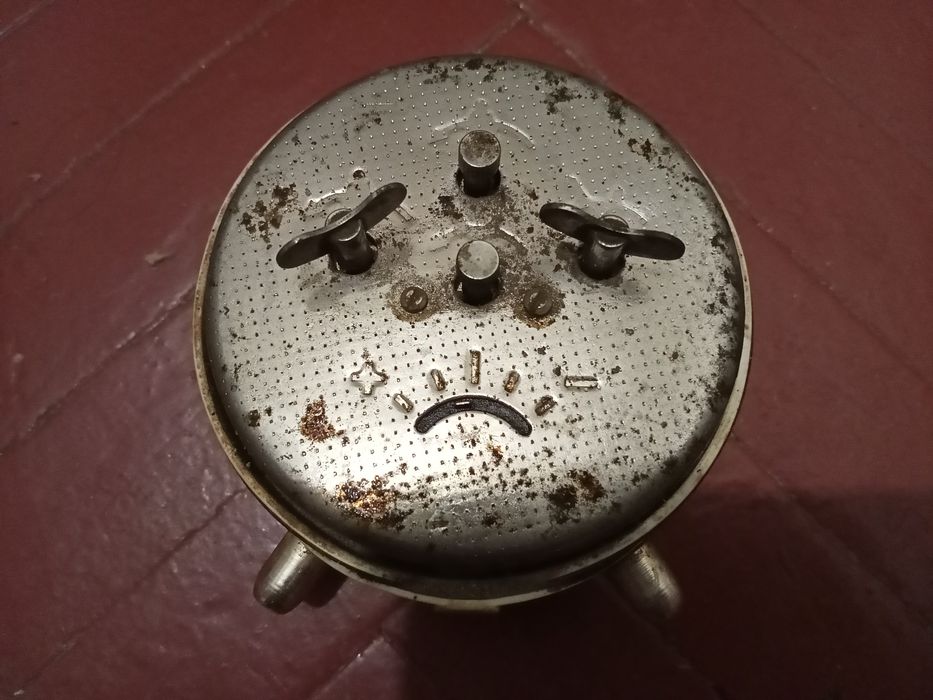 Продам настольные часы СССР, настольный будильник "Витязь".