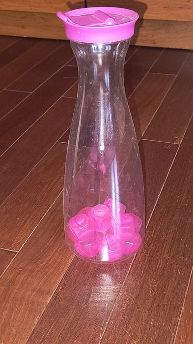 Sprzedam butelkę z grubego plastiku zamykaną od góry