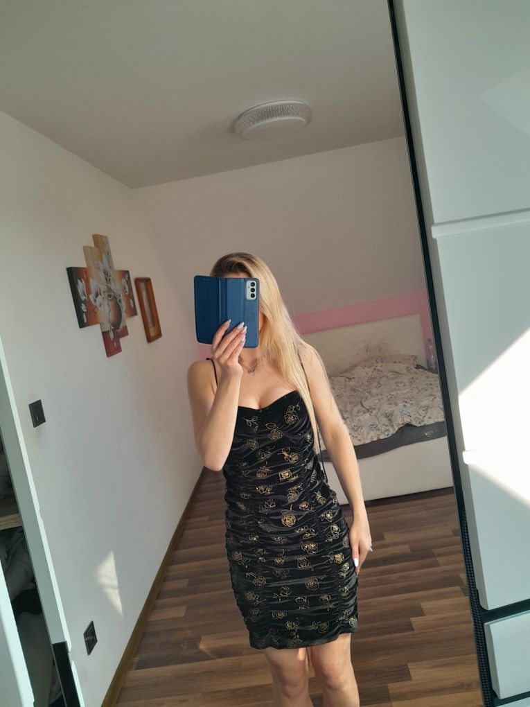 Sukienka welurowa blyszczaca marszczoną sexy mini dekolt s m