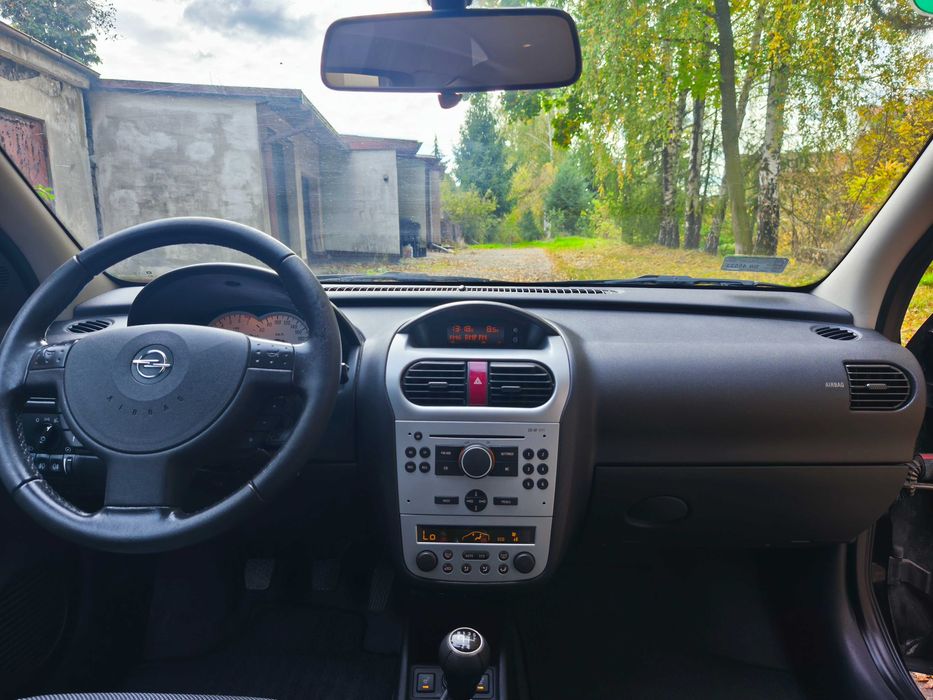 Opel Corsa ,bogate wyposażenie,oryginalany lakier