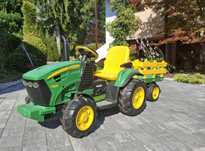 Traktor na akumulator John Deere