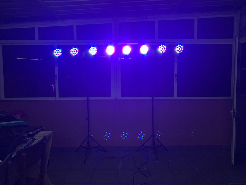 2 tripés 8 projetores dmx