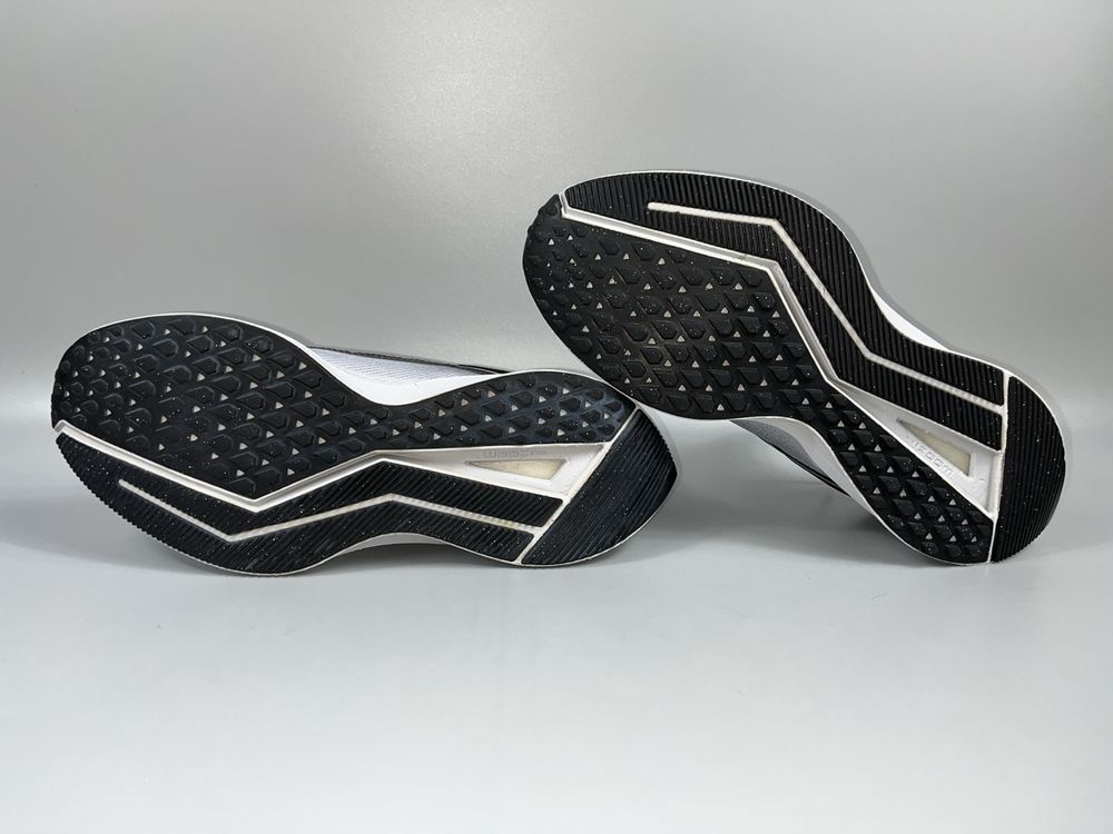 Кросівки Nike Zoom Winflo 6 Shield 40.5 розмір (по стельке 26 см)
