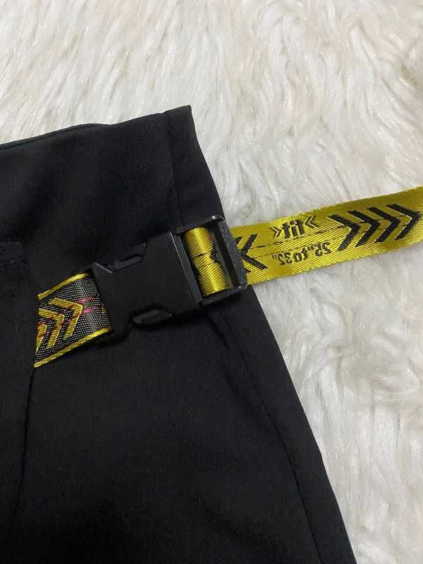 Czarna mini spódniczka z paskiem FB Sister S/XS 36/34