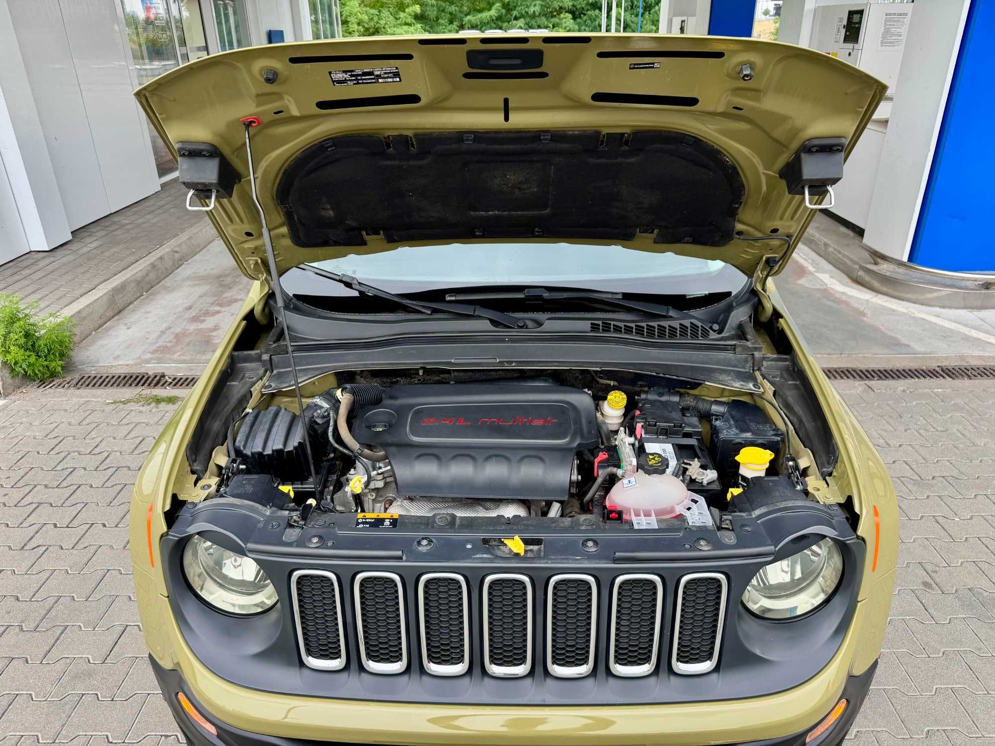 Продаю Jeep renegade 2015 год автомат