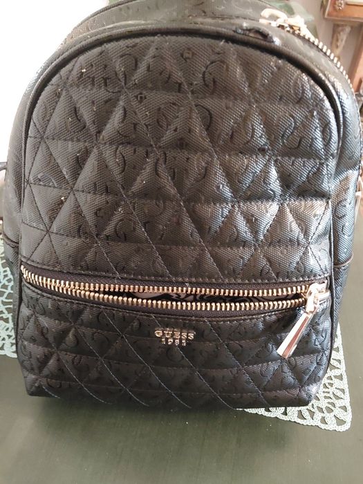 Mochila  Guess está  como nova
