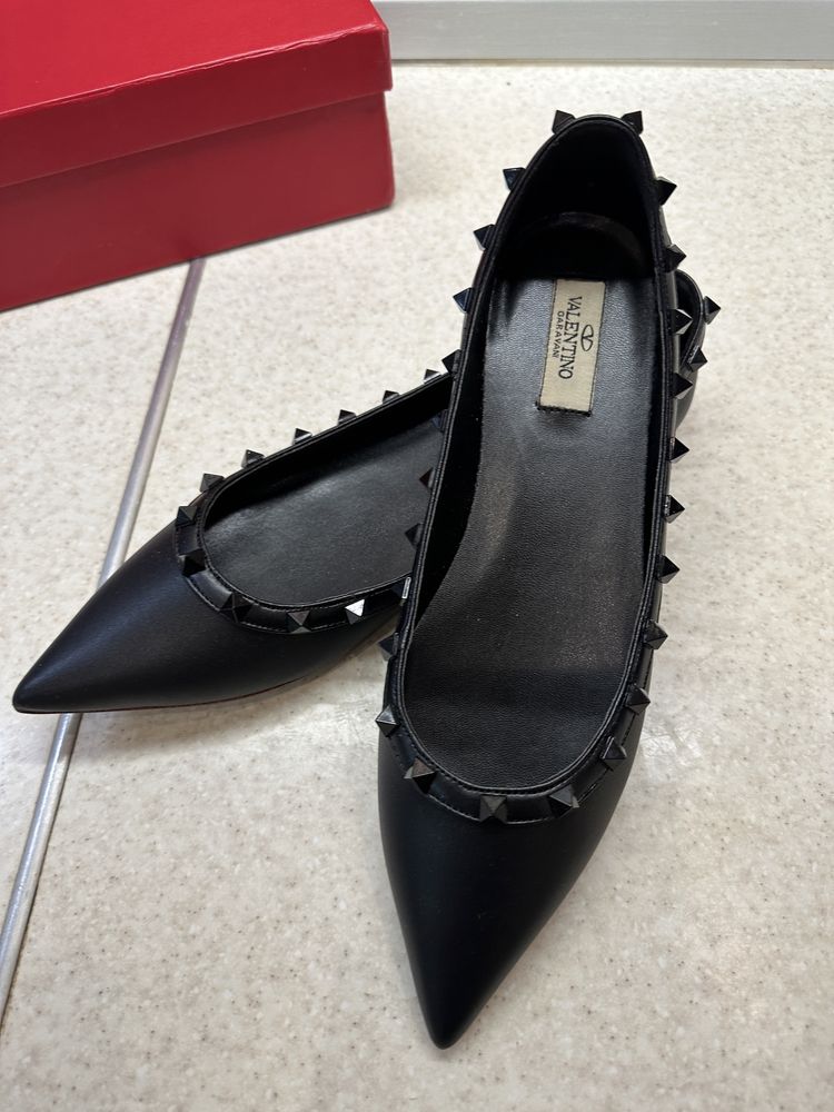 Продам туфли с шипами «Valentino»