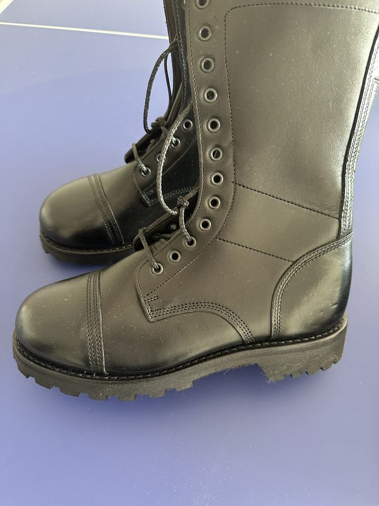 Botas militares novas