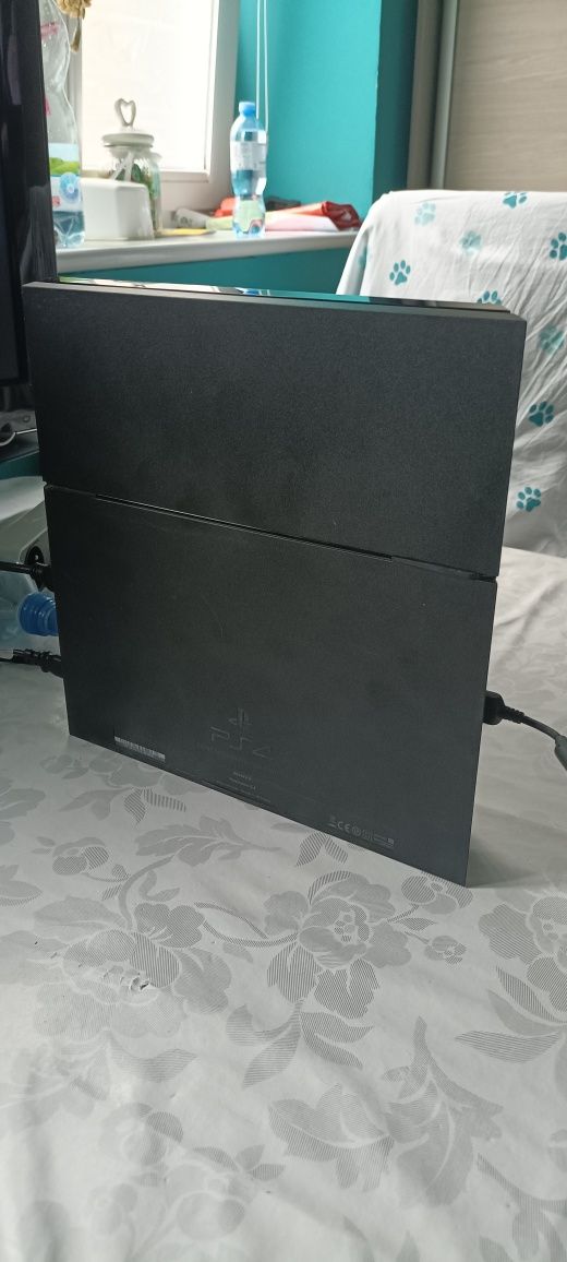 Konsola PlayStation 4