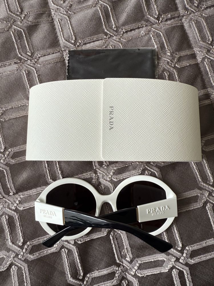 Окуляри Prada чорно-білі