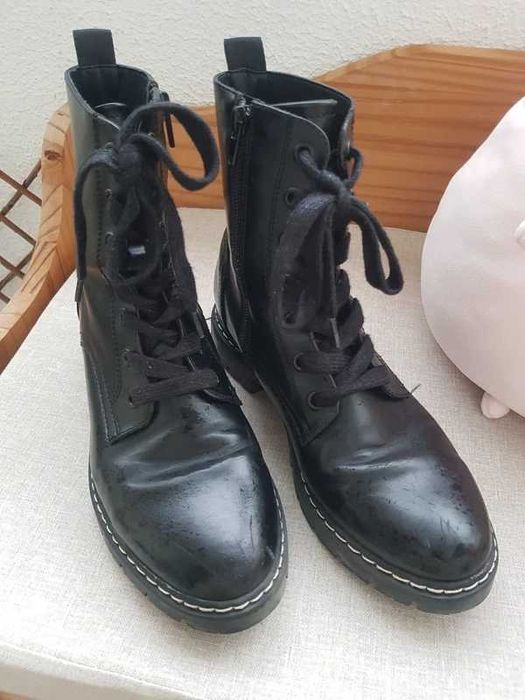 Botas pretas atacadores e fecho lateral 37 impermeáveis