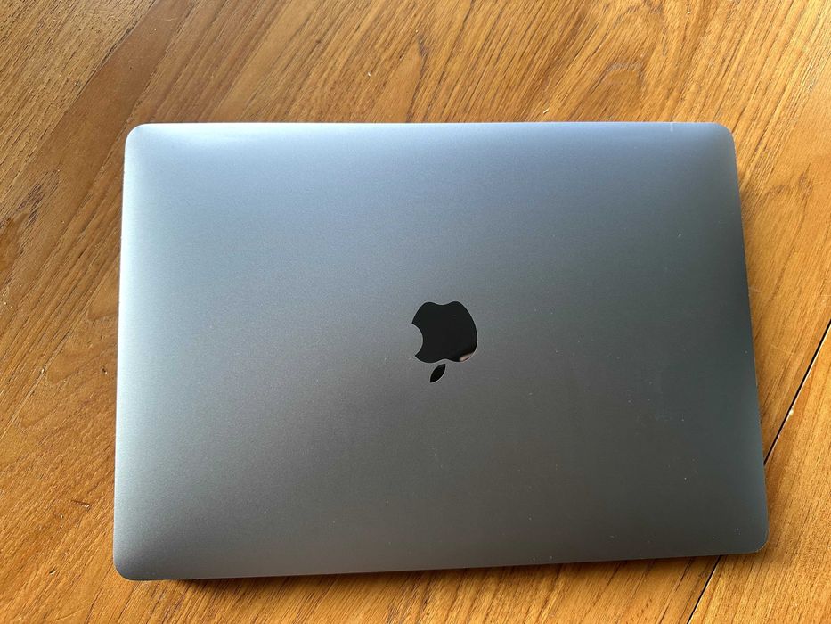 MacBook Pro + AirPods Pro gratis