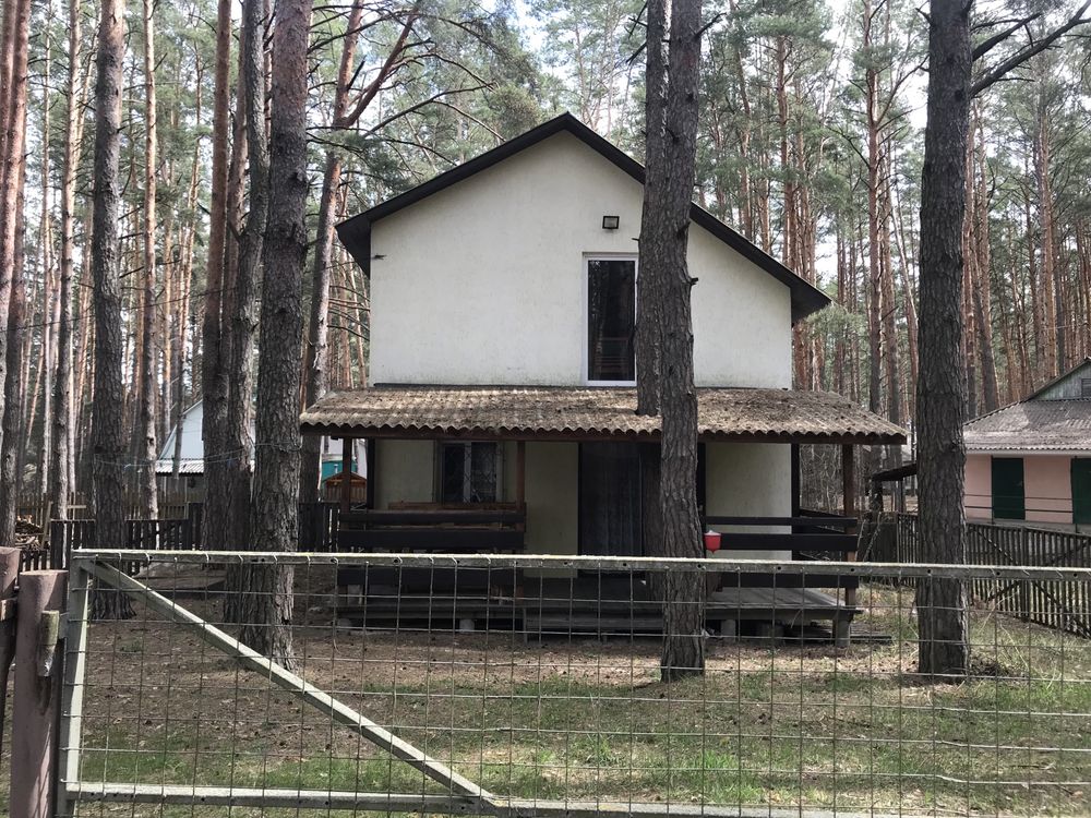 Продам дачний будинок 2 поверхи ,пiдвал.Заг пл 90м2,жила 70.Блок ,утеп