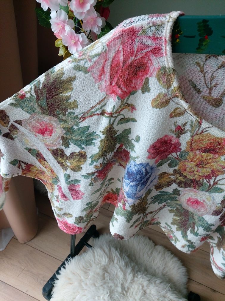 Lekki wiosenny  krótki sweterek damski w kwiaty motyw floral L/XL