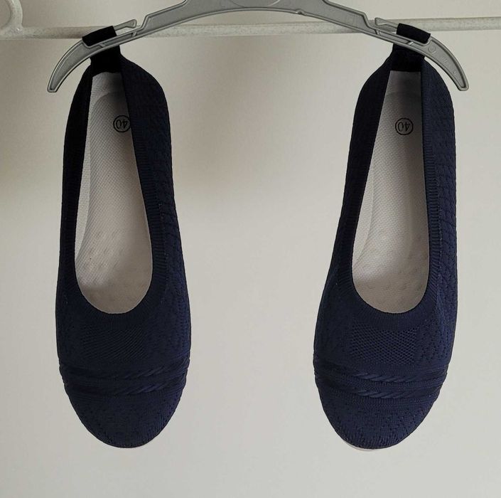 Vendemos um par de sapatos novos de mulher tamanho 40